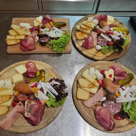 招待所 Bauer's Pension-restaurant-catering